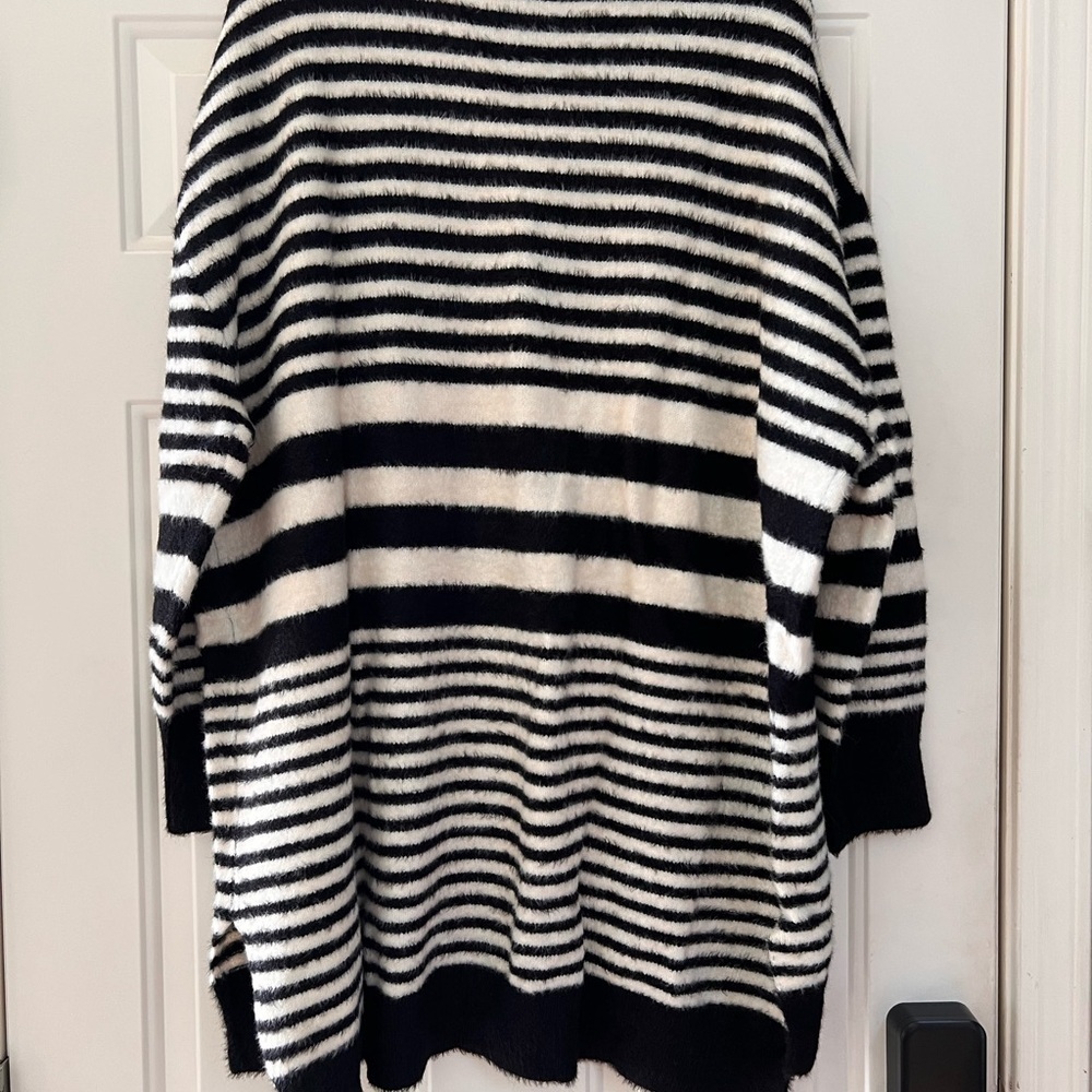 Ava & Viv Black and Cream Striped V-Neck Sweater - Picture 2 of 3